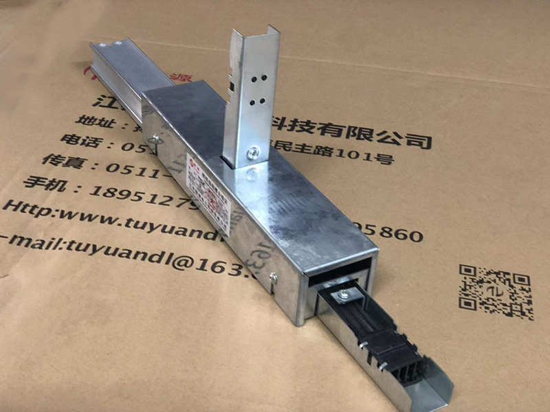 照明母线中间段